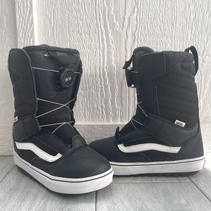Vans Kids BOA Lace System Snowboard Boots
